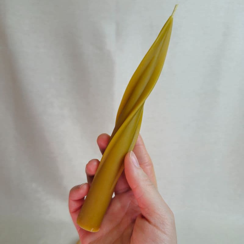 Спиральная декоративная свеча